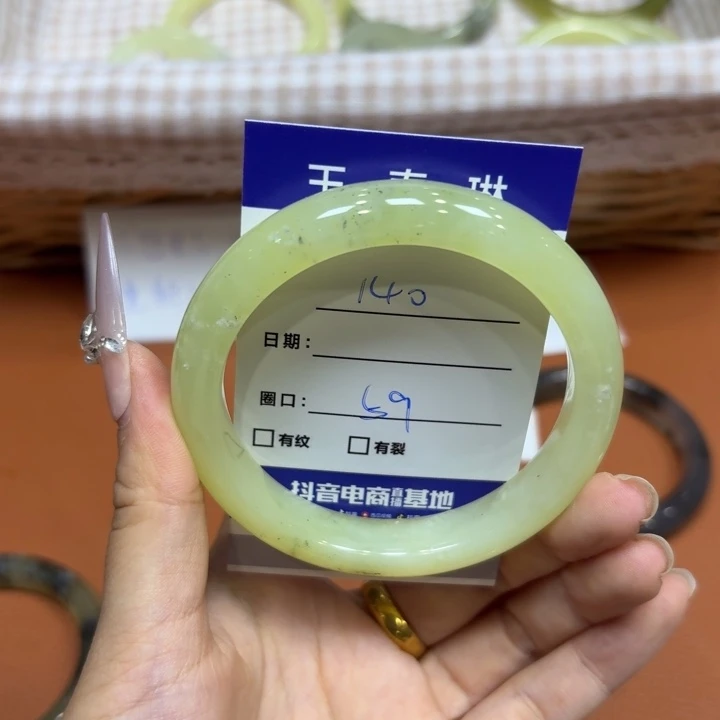 未镶嵌岫玉手镯天然