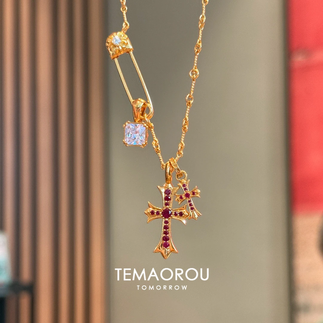 钛钢项链 别针红色跑环十字架吊坠项链女小众设计感锁骨链毛衣链