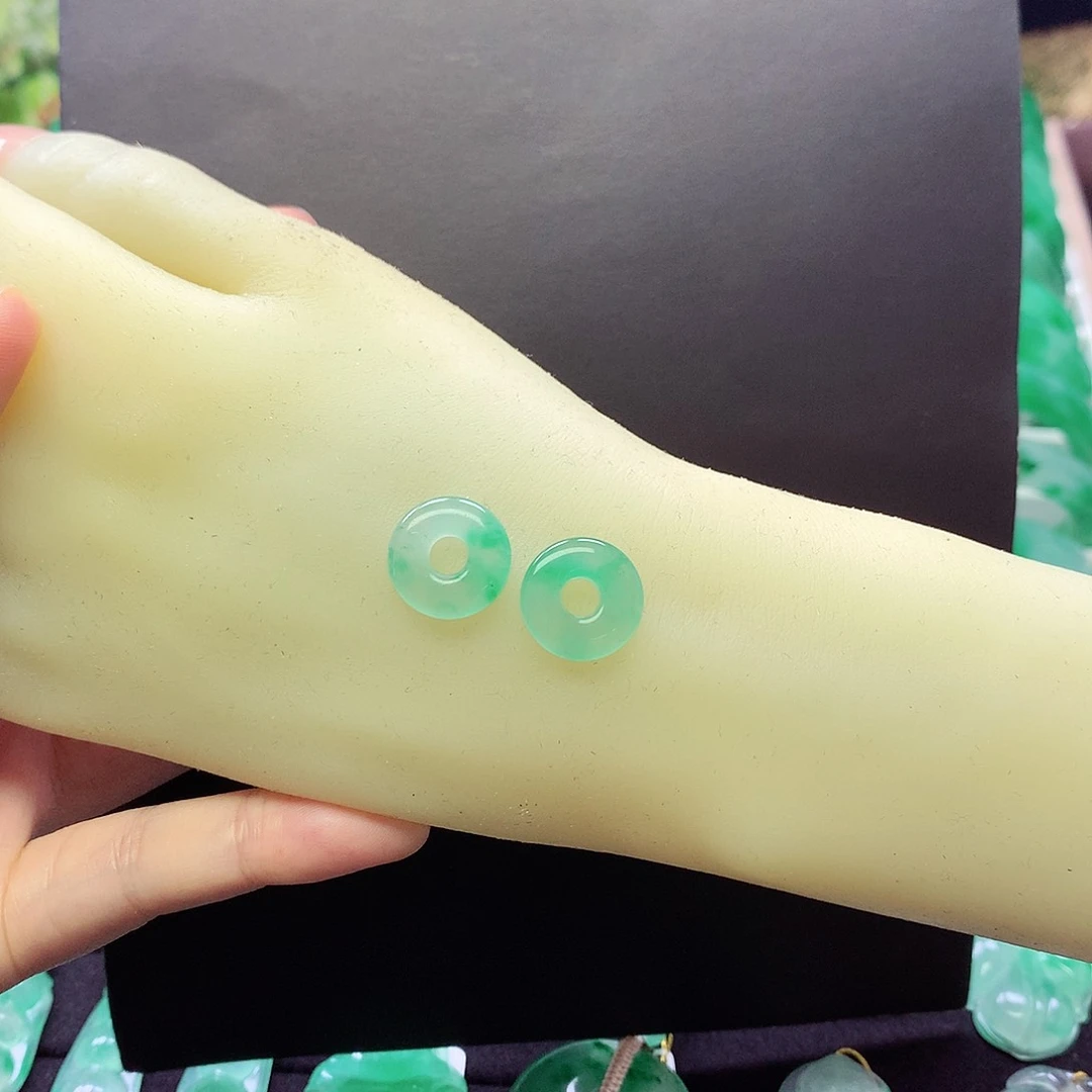 石英质玉（非洲翠）合金耳钉