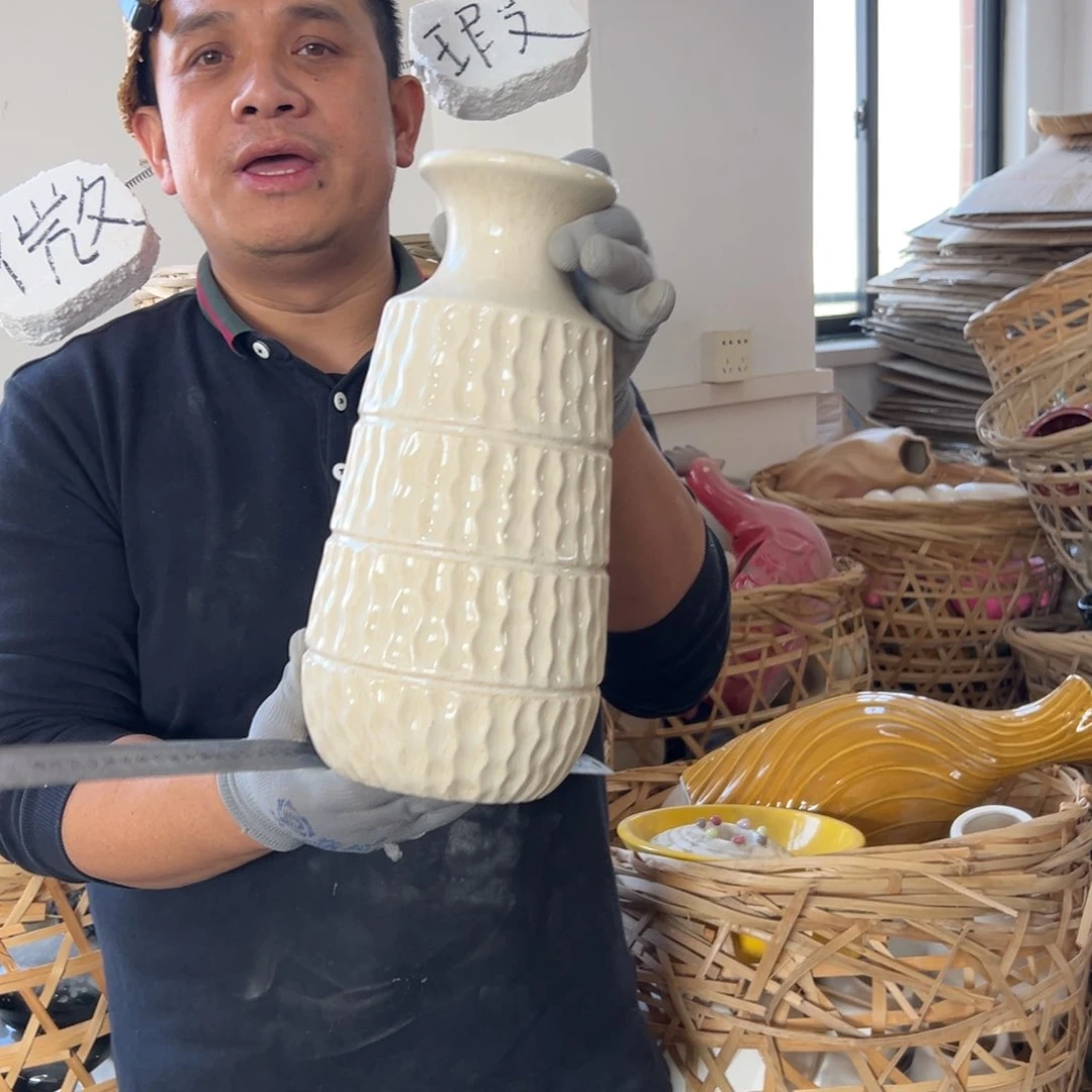 摆件145 号高中低温陶瓷瓶（部分微瑕）