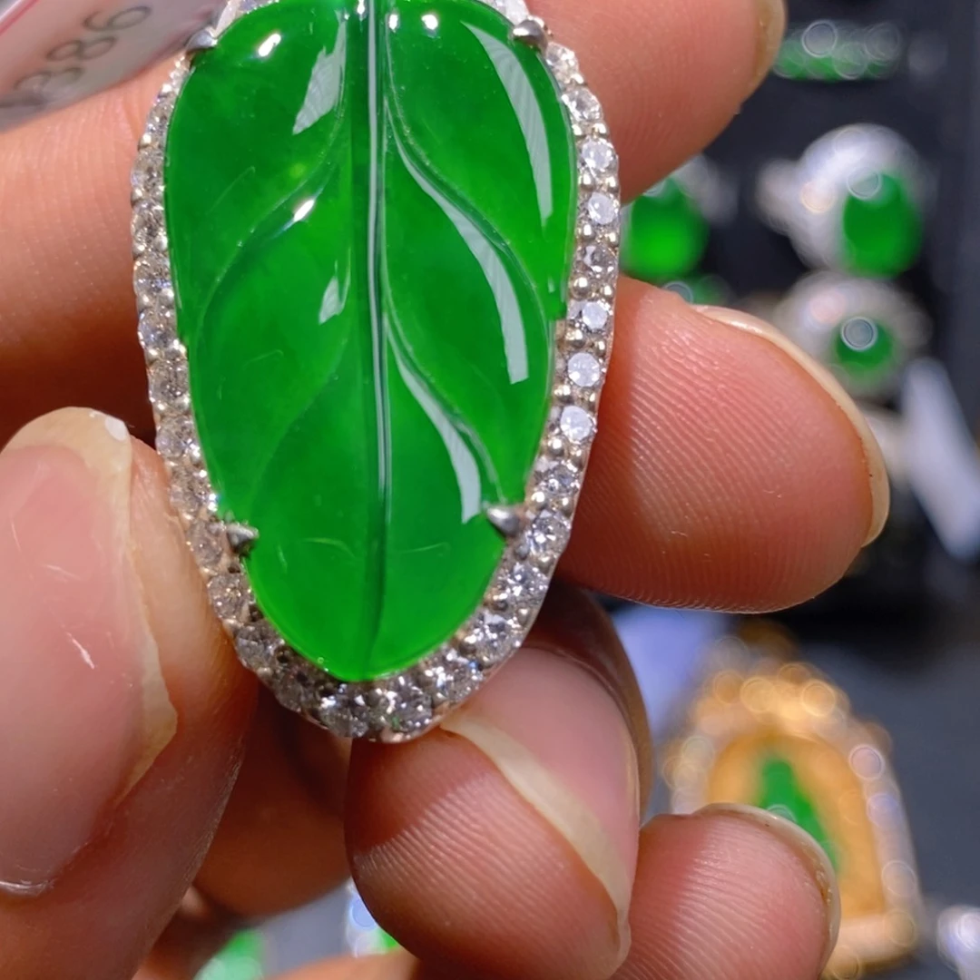 翡翠银S925镶嵌吊坠(赠链)冰阳绿翡翠叶子