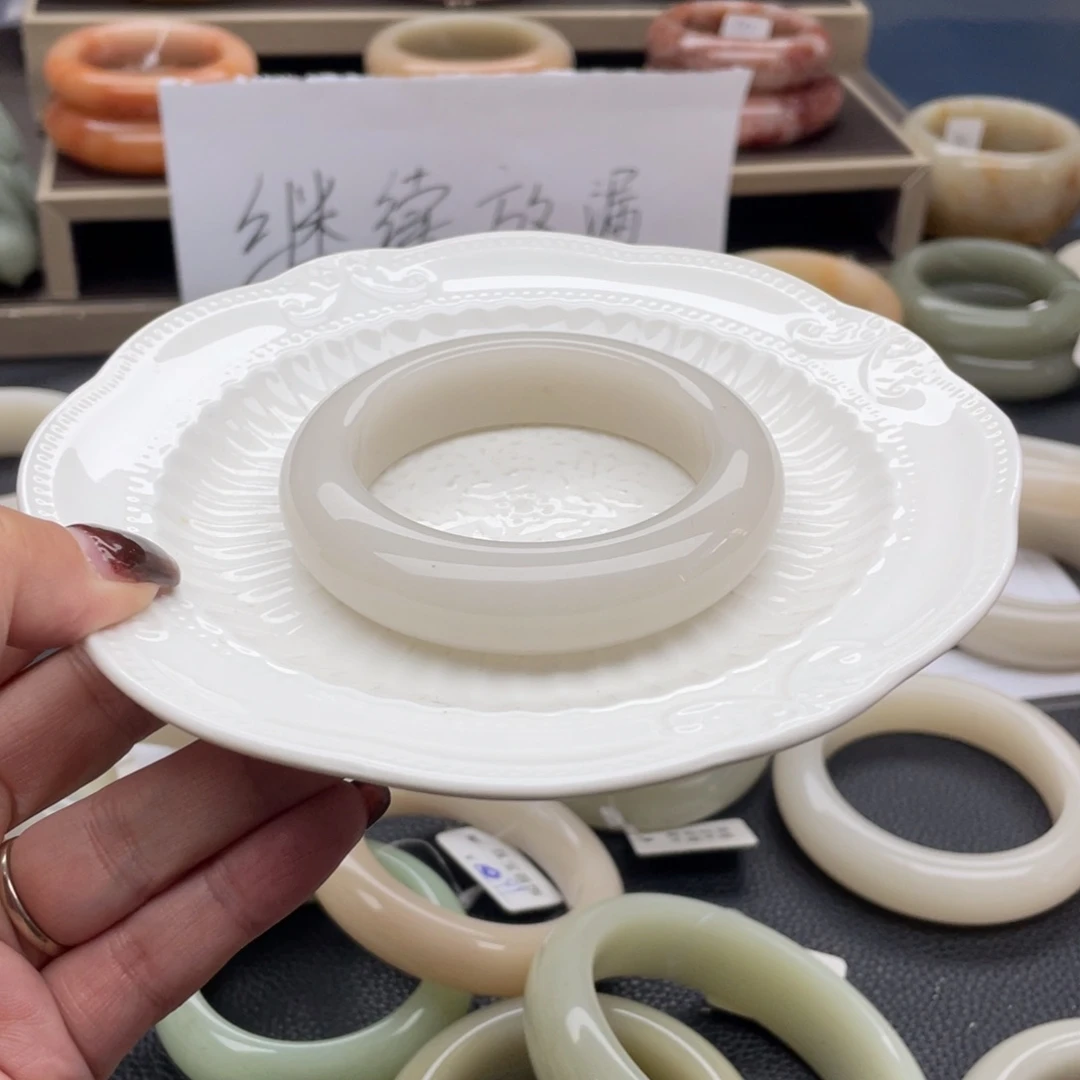 石英质玉未镶嵌手镯