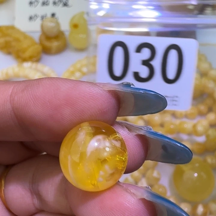 裸石琥珀未镶嵌14瑕疵