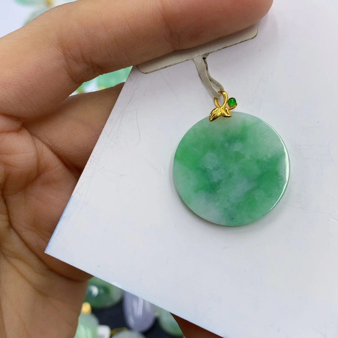 翡翠18K金镶嵌颈饰翡翠