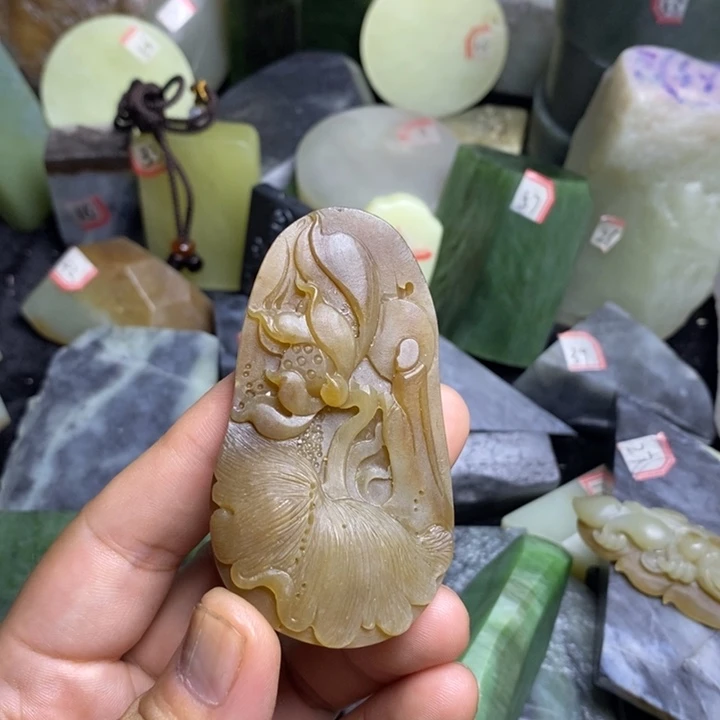 秉***润未镶嵌和田玉挂件