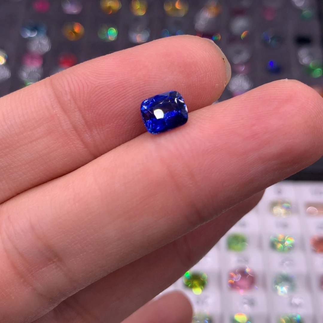 蓝宝石裸石未镶嵌