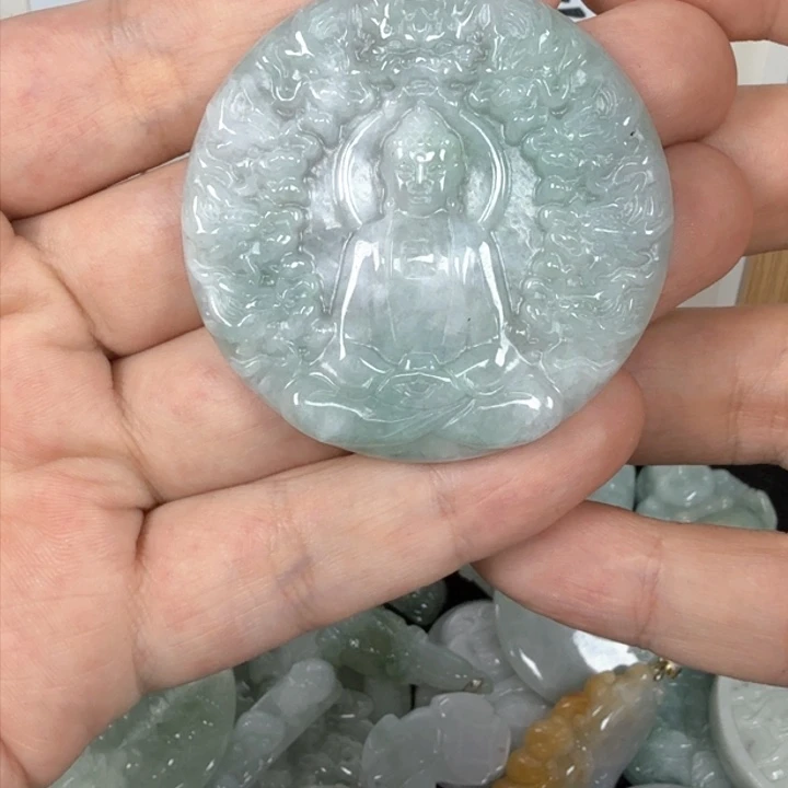 翡翠挂件未镶嵌翡翠