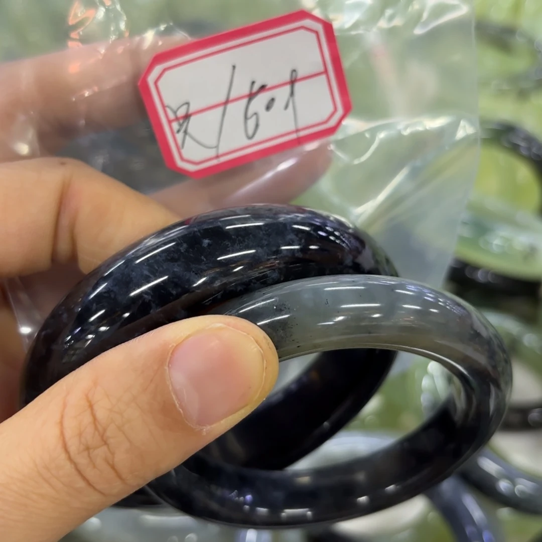 只***妃蛇纹石玉未镶嵌天然岫玉手镯