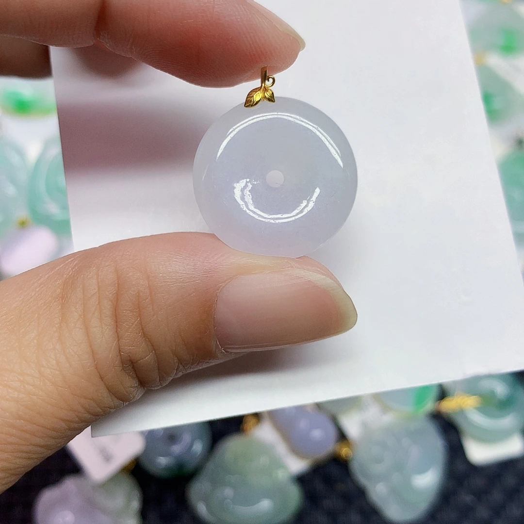 翡翠18K金镶嵌颈饰平安扣
