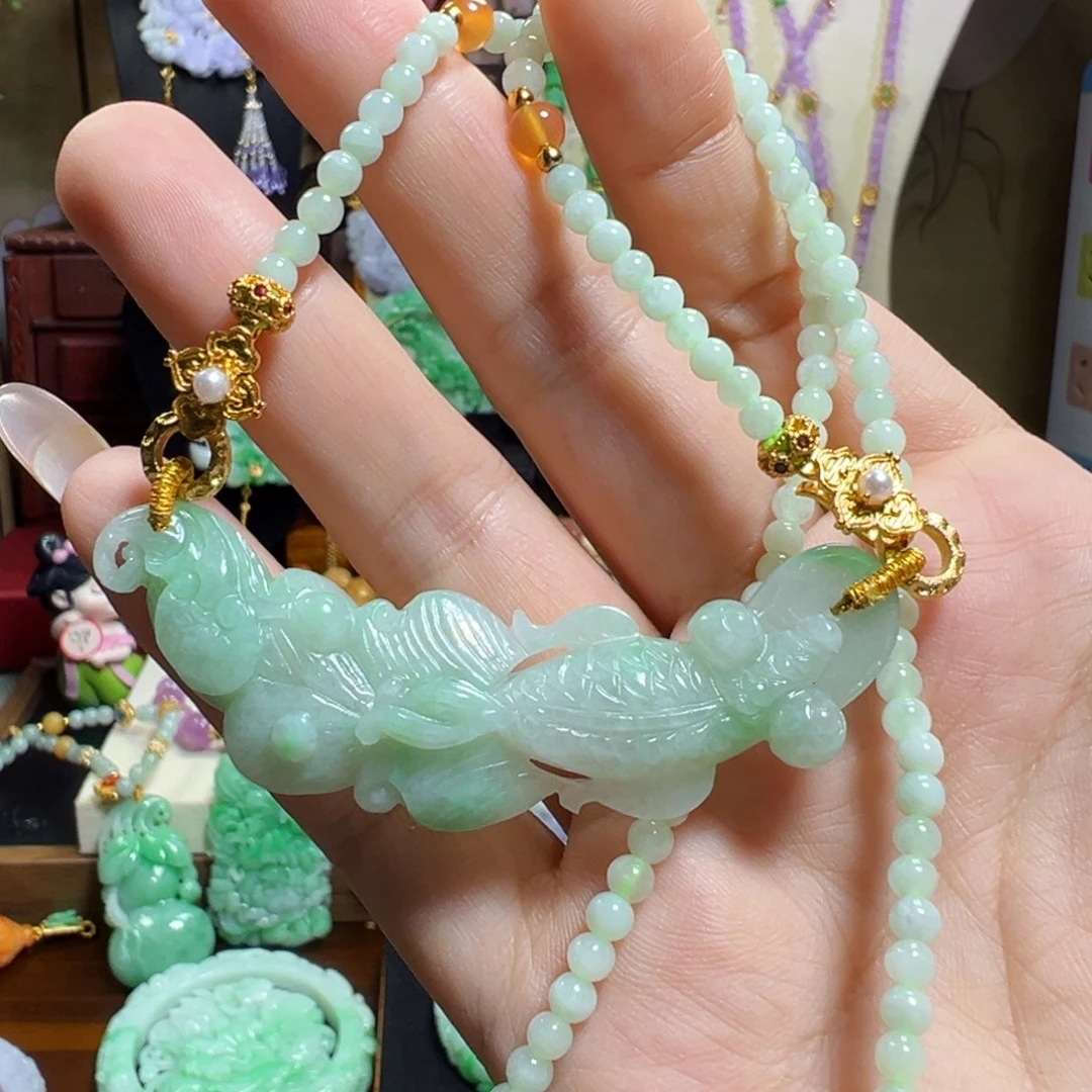 翡翠未镶嵌吊坠(赠链)冰冰绿小鱼