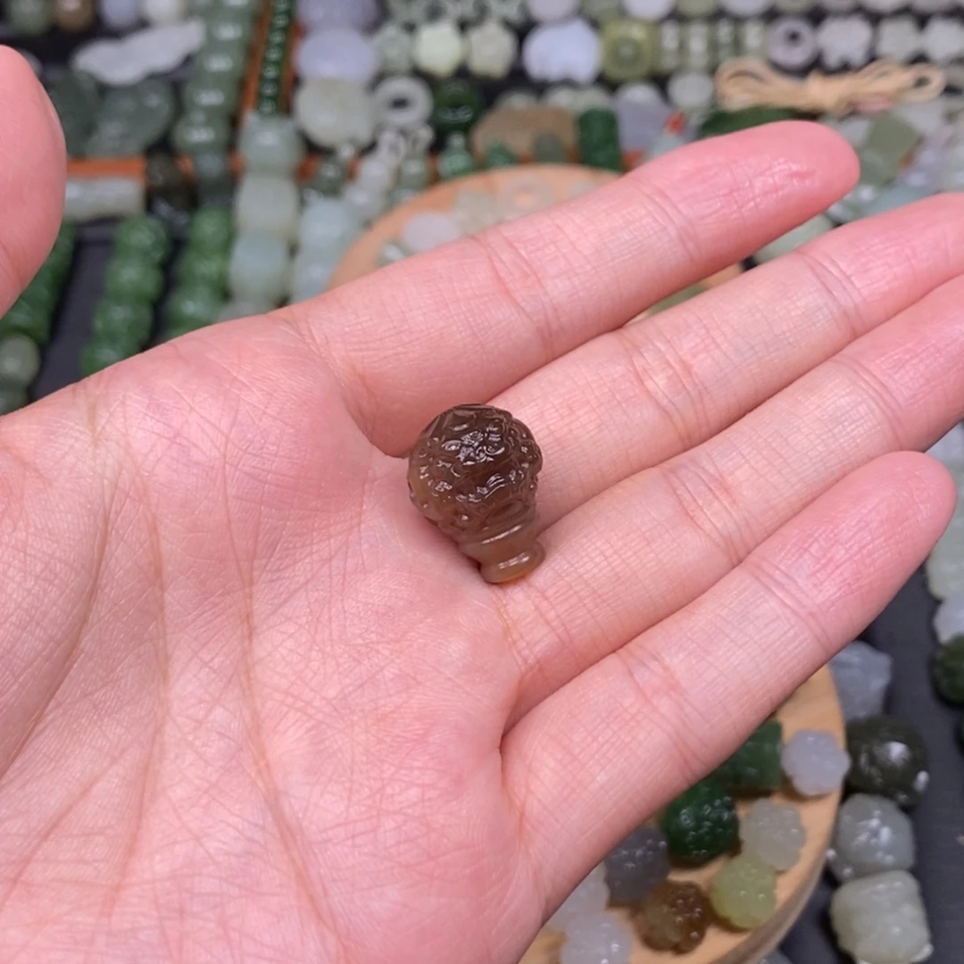 西***萄和田玉未镶嵌颈饰
