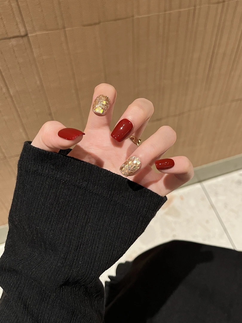 朝花夕拾 秋冬穿戴甲车厘子红色短款美甲显白魔镜粉亮片指甲新款
