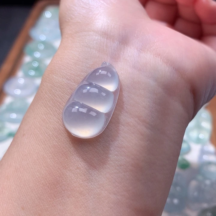 颈饰未镶嵌翡翠冰种福豆