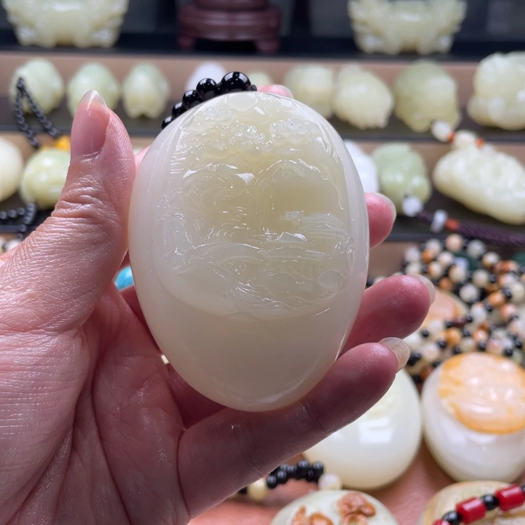 用***道石材天然古青石手把件