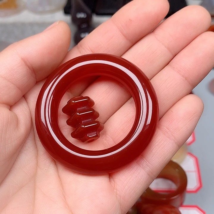 苏***酒未镶嵌颈饰玛瑙/玉髓