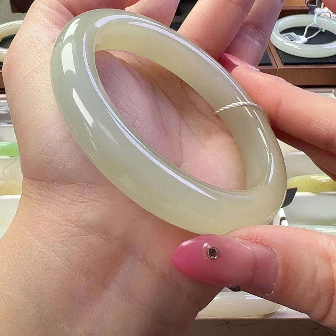 和田玉（糖玉）未镶嵌手镯