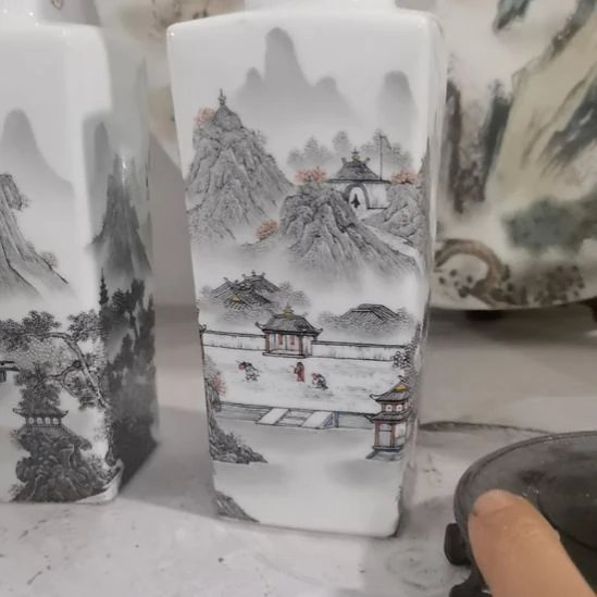 青***草当代景德镇陶瓷工艺品