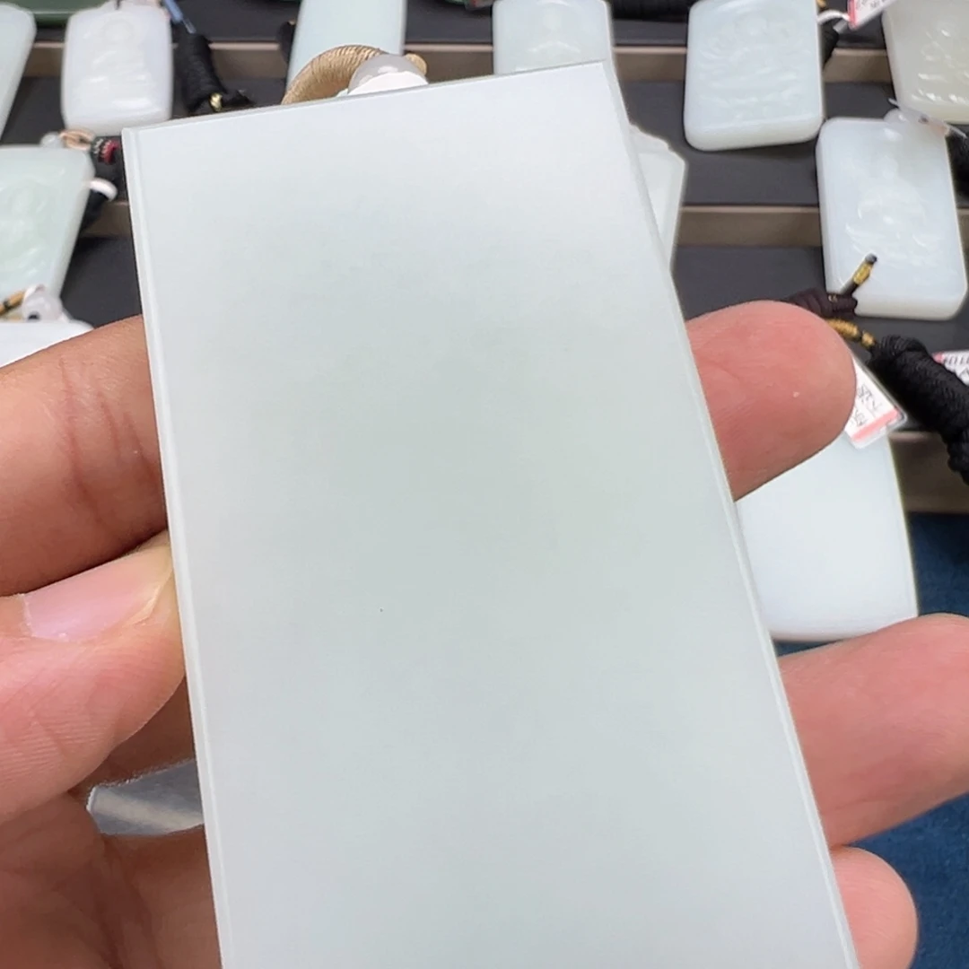 小***泉和田玉未镶嵌颈饰