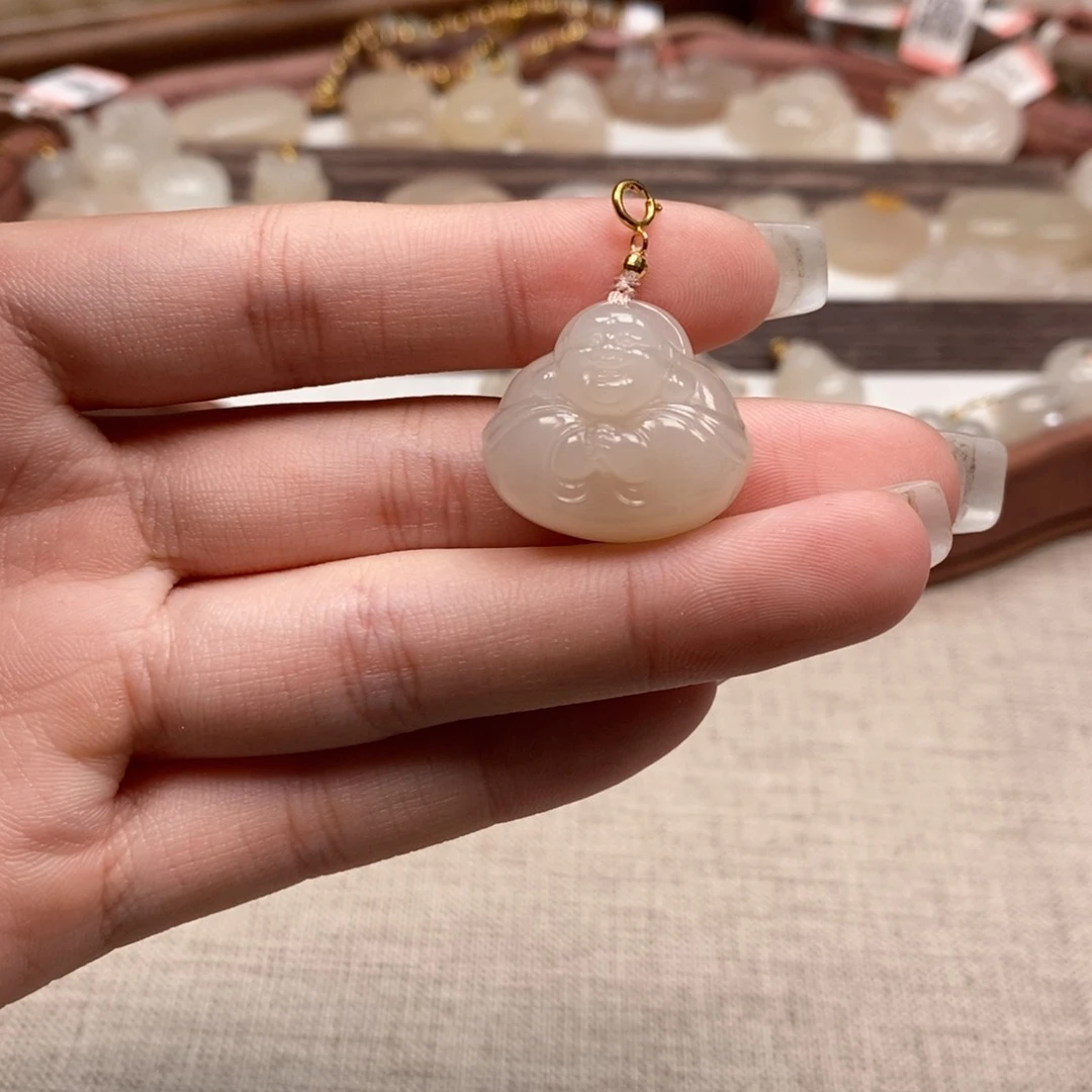 颈饰18K金镶嵌和田玉抱抱佛