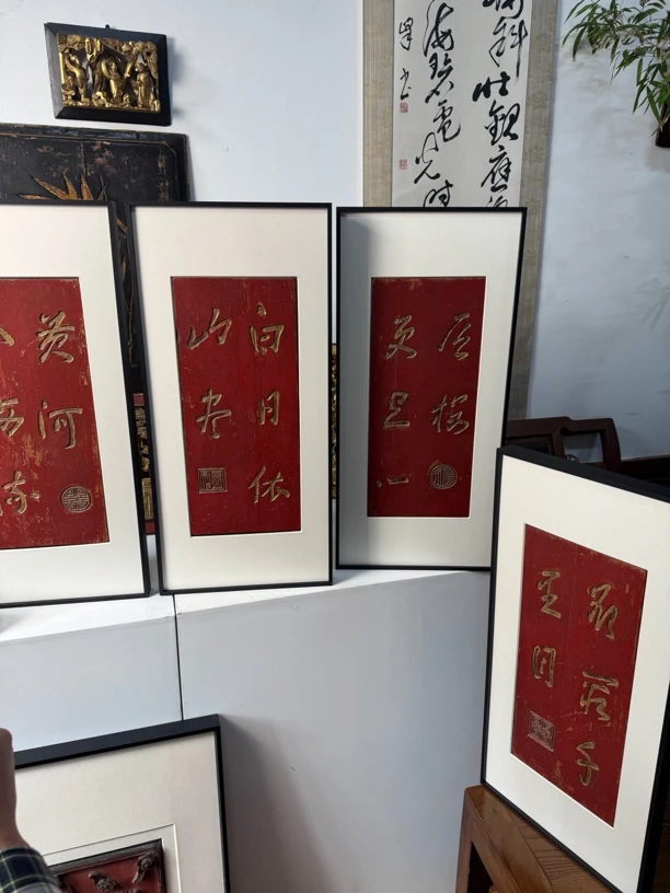 四个木头装饰品一个