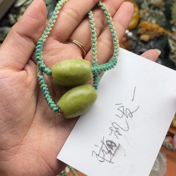 蛇纹石玉未镶嵌吊坠