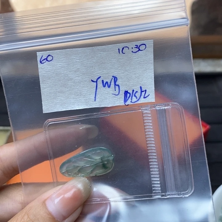袅***晴定制翡翠未镶嵌不退
