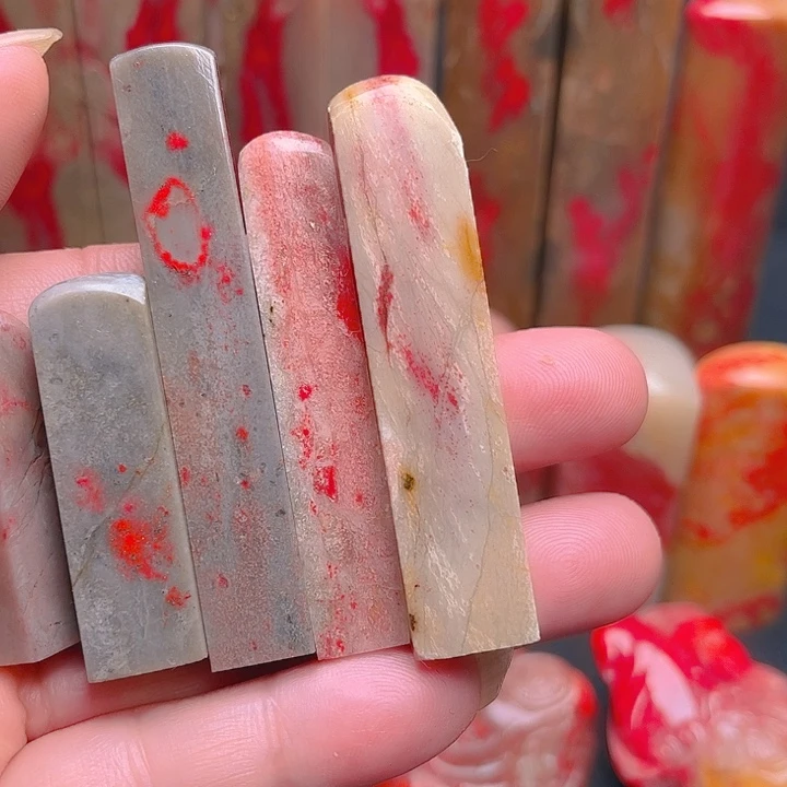 昌化鸡血石蓦**首昌化鸡血石质地优良