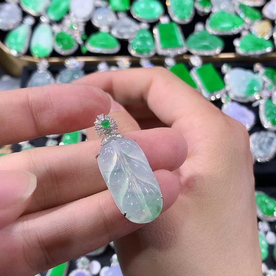 翡翠18K金镶嵌颈饰