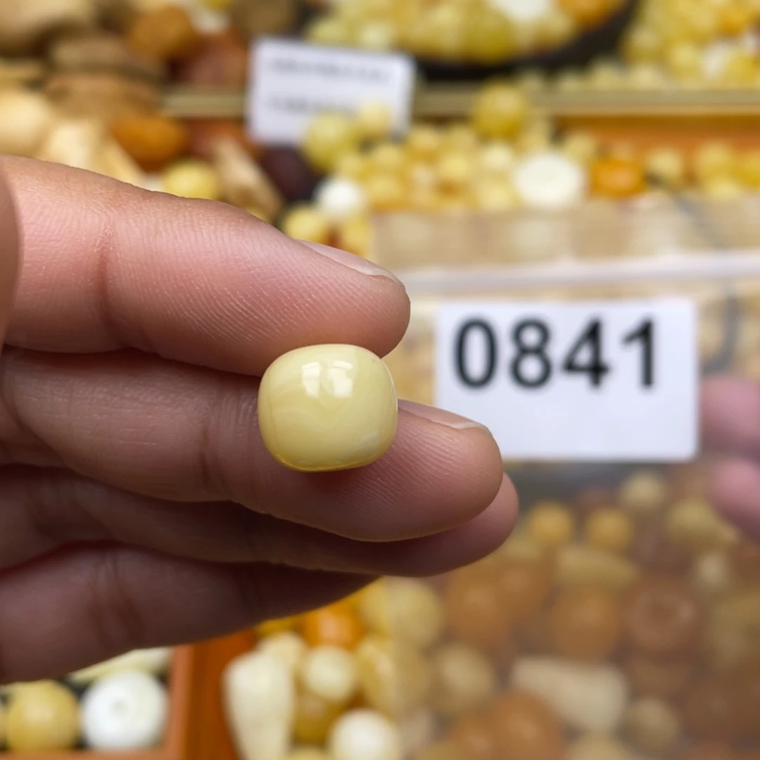 琥珀珠宝奇石未镶嵌12.1 一颗粉