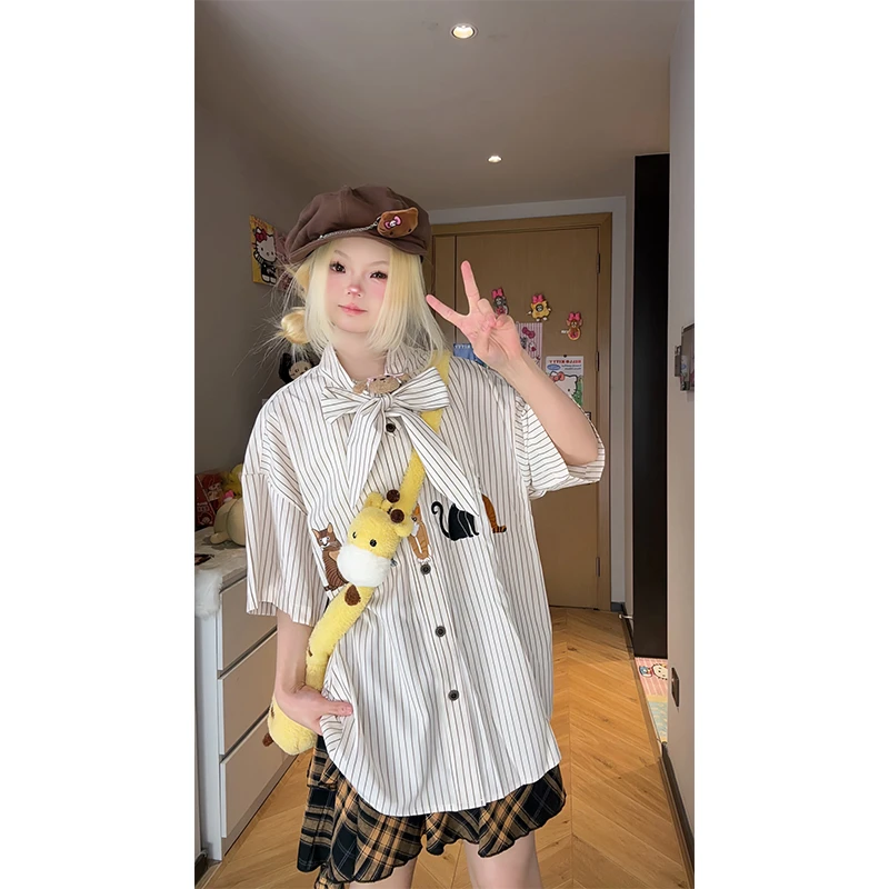 凛可爱 夏季日系复古刺绣猫咪条纹短袖宽松休闲设计感衬衫上衣女
