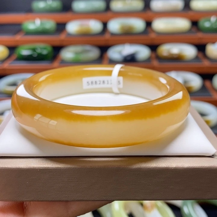 和田玉（糖玉）手镯未镶嵌58圈