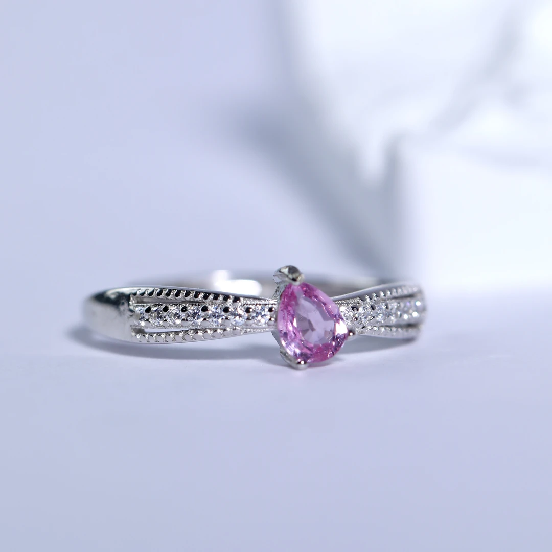 约3*4mm粉蓝宝水滴切割银镶戒指