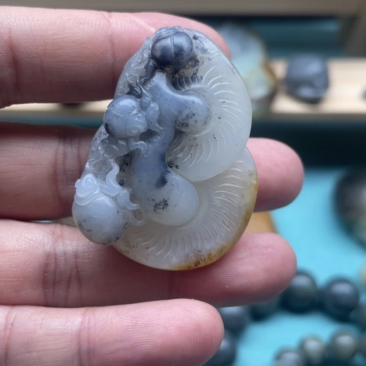 颈饰未镶嵌和田玉（子料）