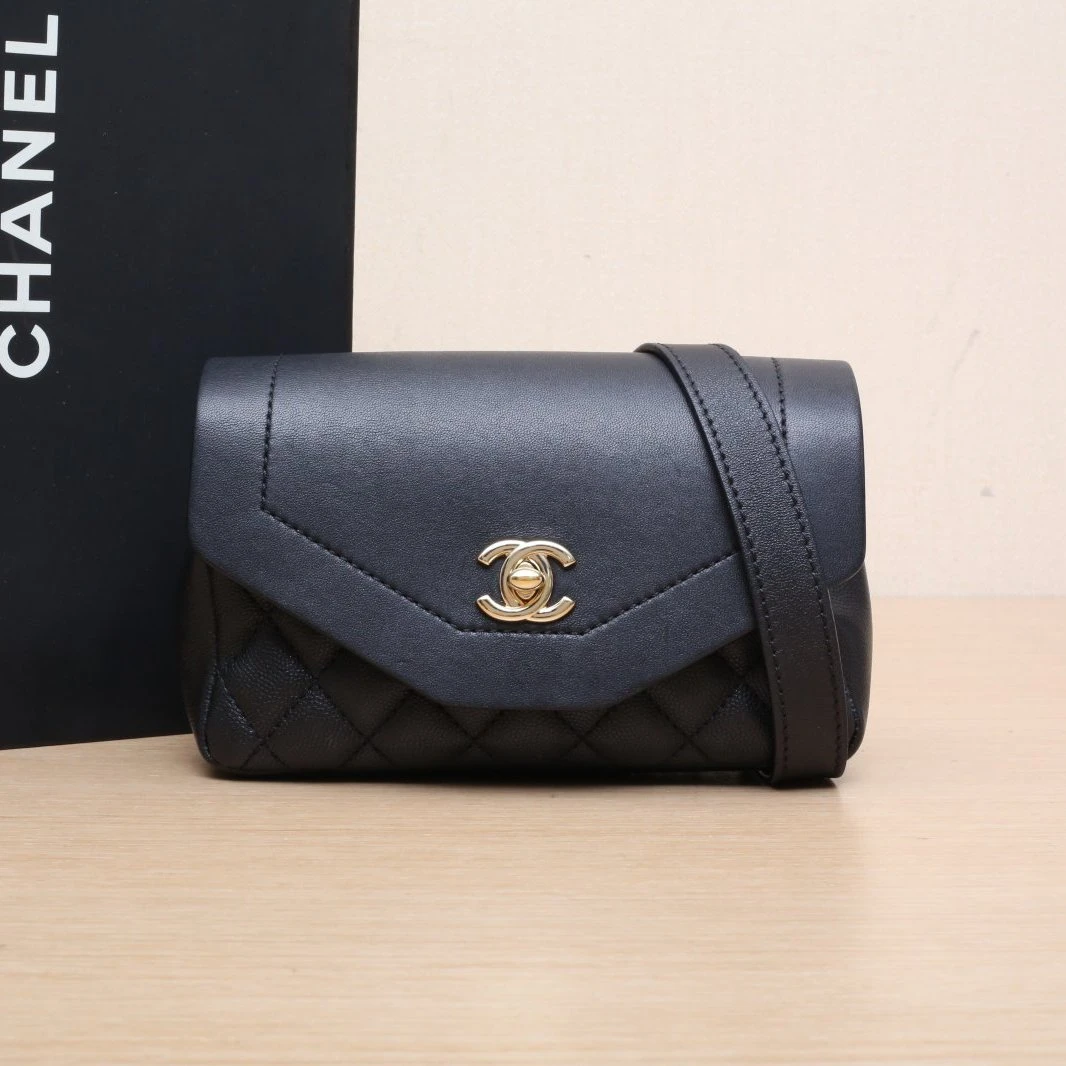 99新 Chanel/香奈儿 【黑黑】黑色 皮革C 27开 金扣 邮差包 腰包