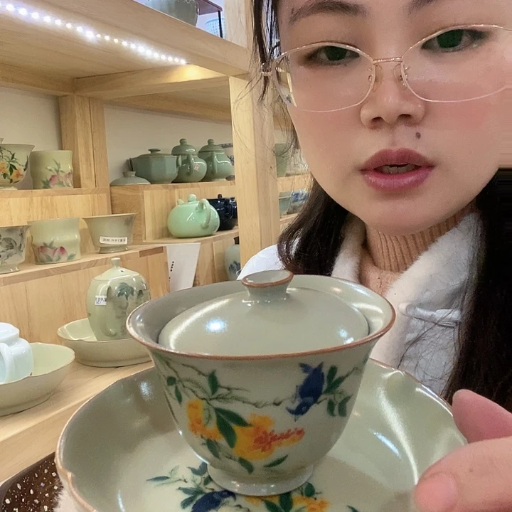 汝窑瓷器开片盖碗