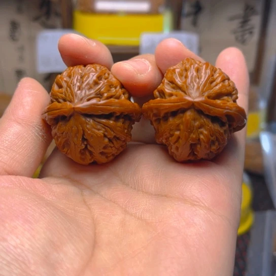 文玩核桃吊坠白狮