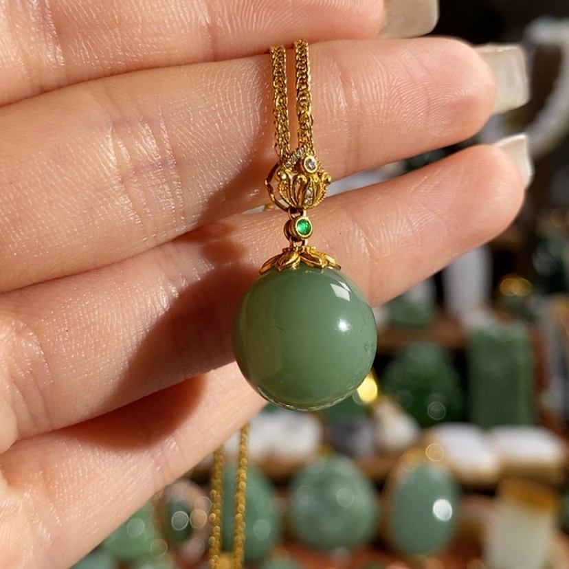 【闪购商品】吊坠(赠链)18K金镶嵌和田玉