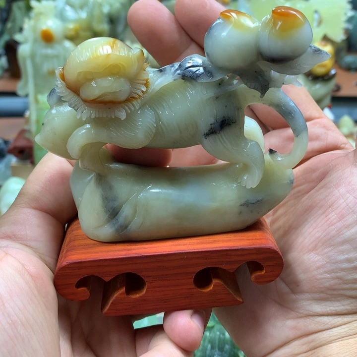 龙***爷未镶嵌蛇纹石玉珠宝奇石