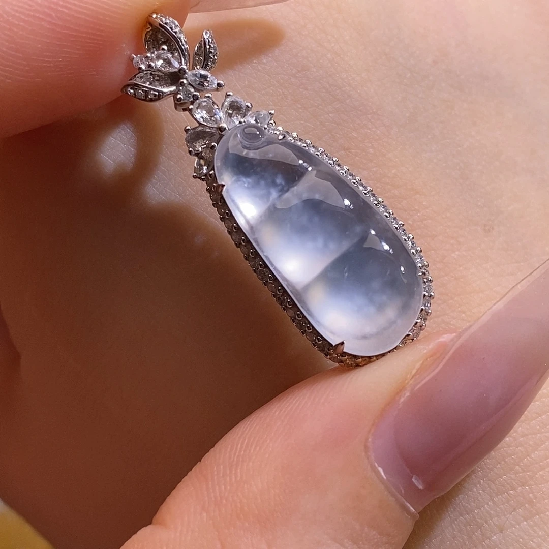 翡翠18K金镶嵌颈饰豆子