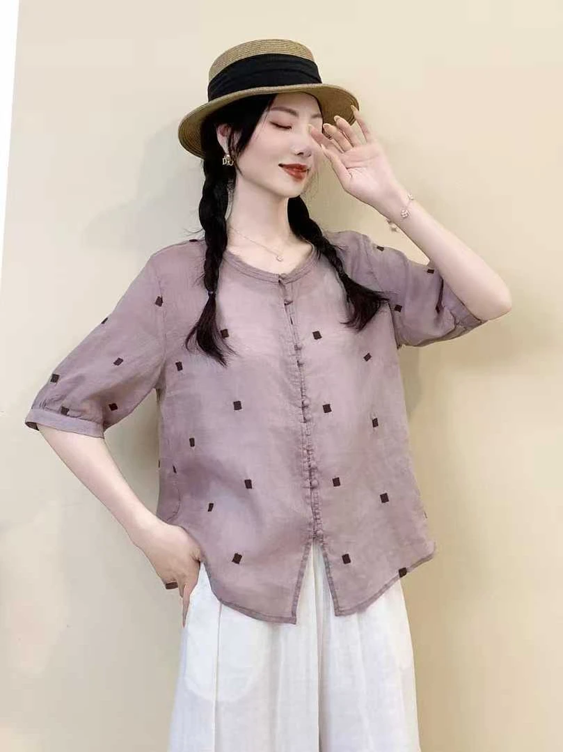 100苎麻圆领双门襟方形彩点刺绣小衫