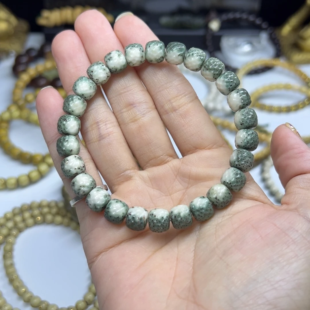 星月菩提吊坠绿包白卡9河豚雕刻