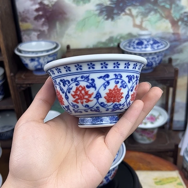 杯子缠枝莲釉里红压手