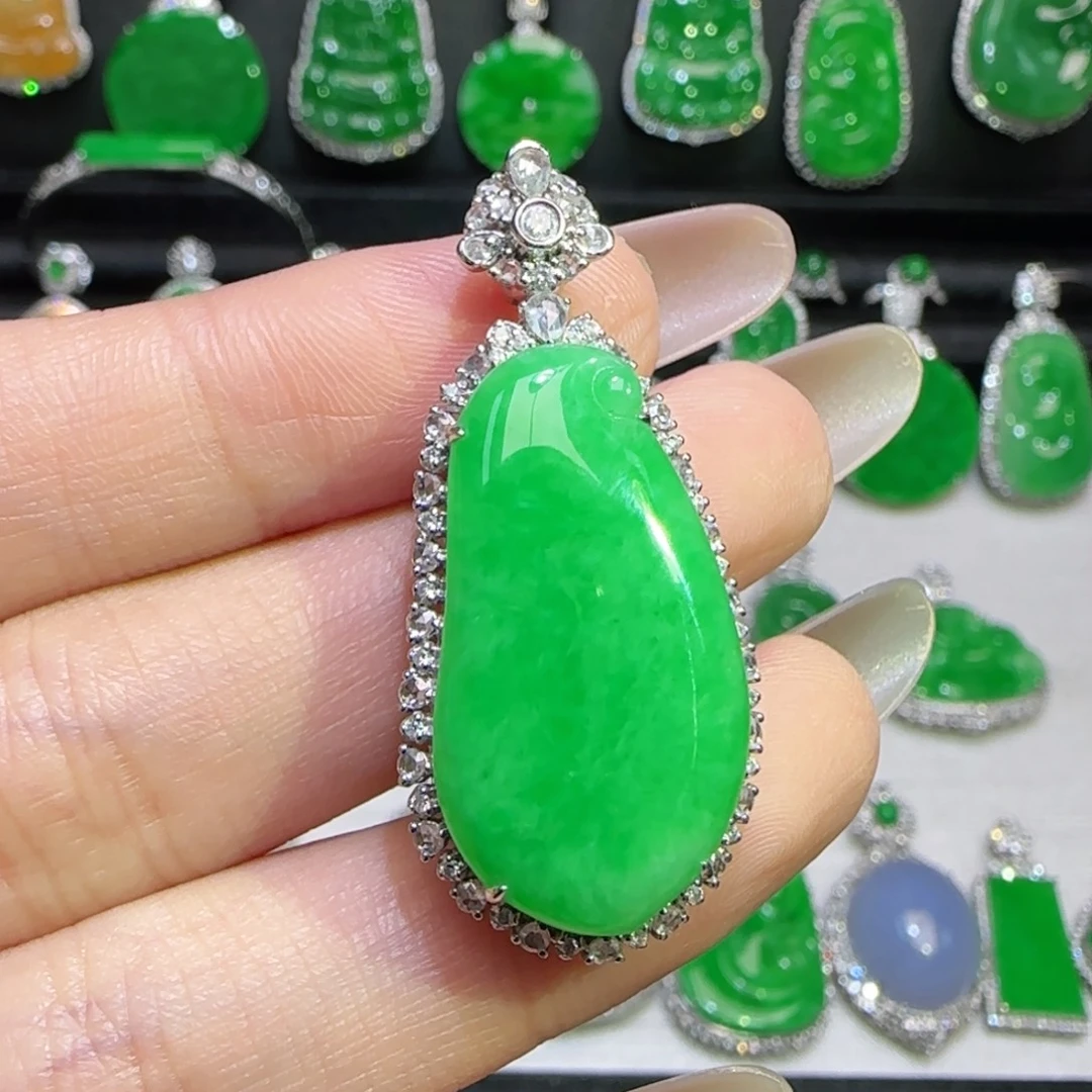 翡翠18K金镶嵌颈饰