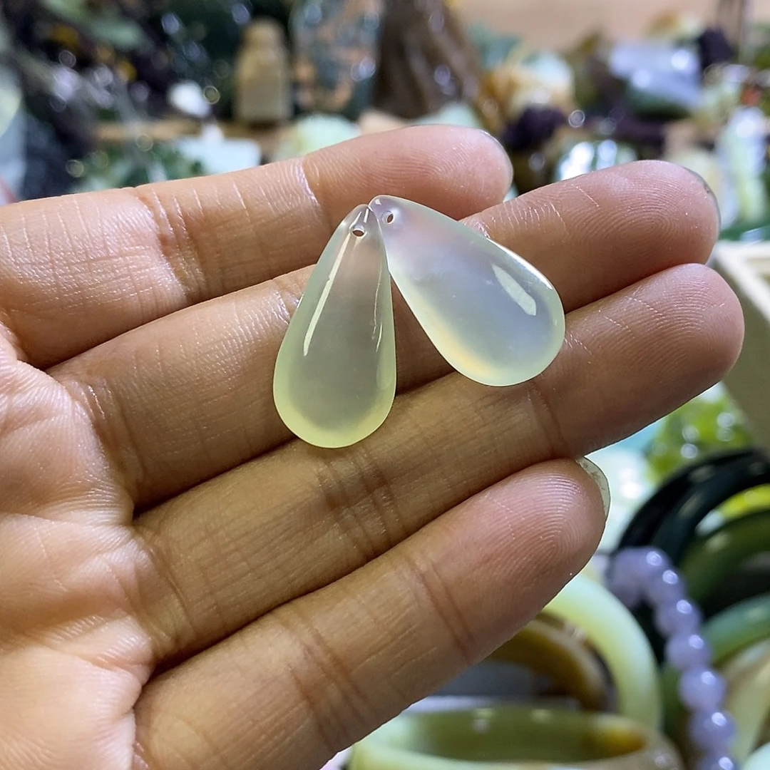 未镶嵌岫玉耳环一对