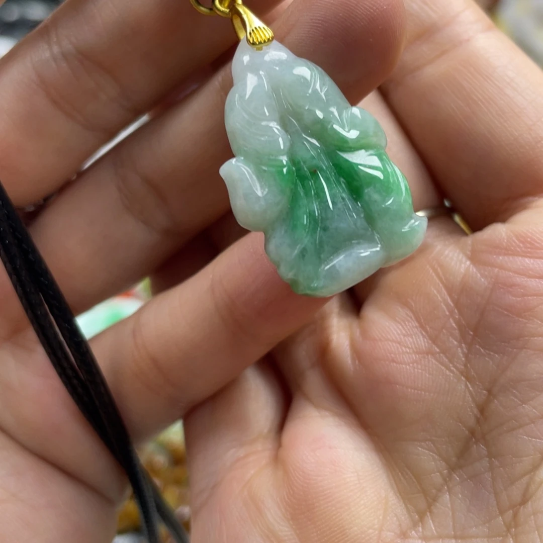 翡翠未镶嵌颈饰牌子