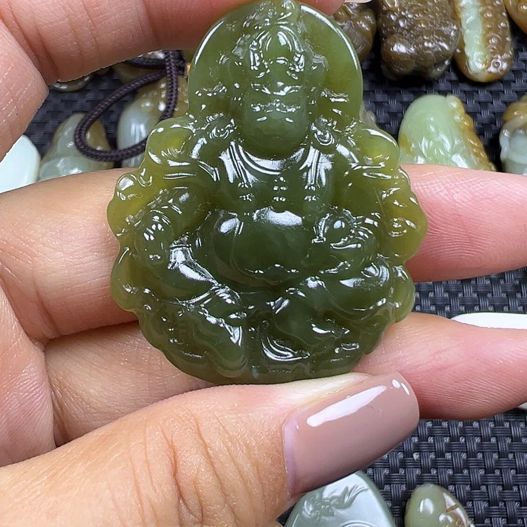 和田玉未镶嵌颈饰有裂漏