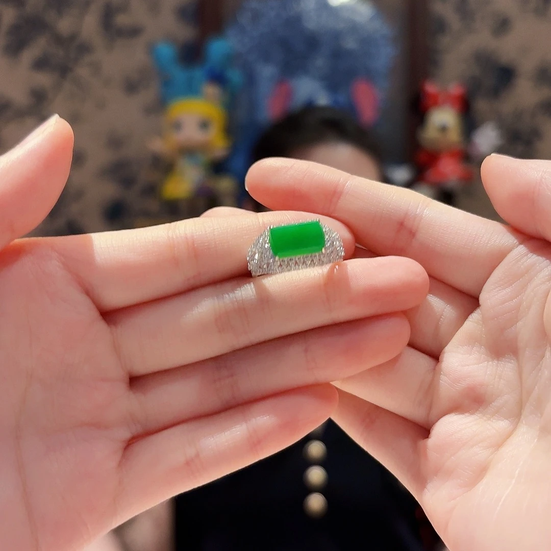 翡翠18K金镶嵌戒指