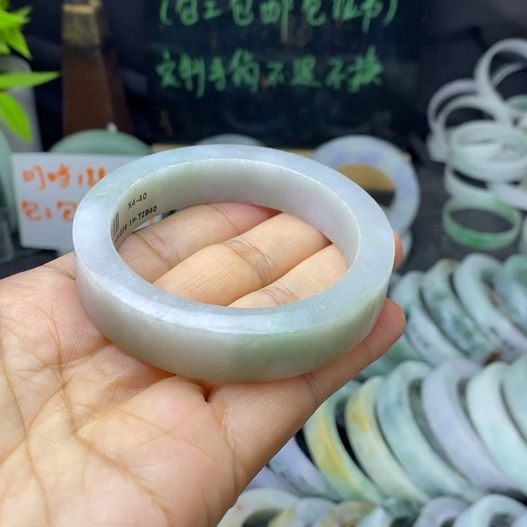 定制翡翠未镶嵌手镯