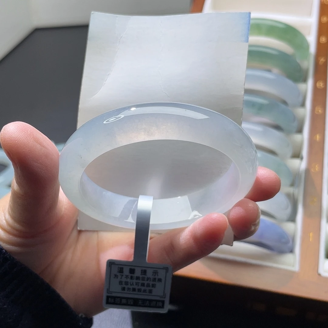 翡翠未镶嵌手镯52.5贵妃白冰