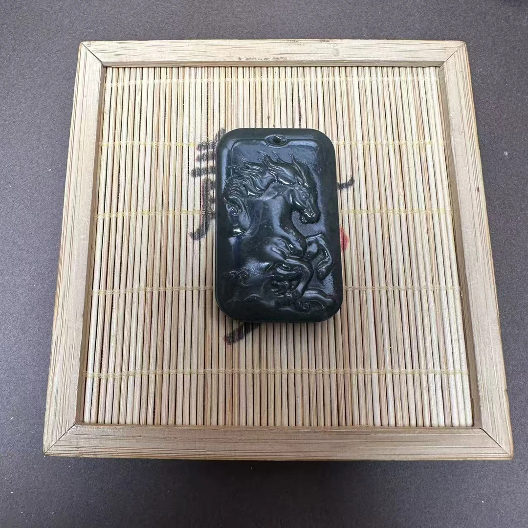 和田玉马牌吊坠1111